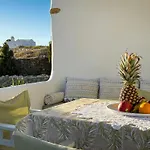 Lithia Villa *