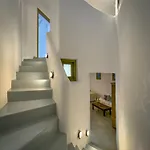 Lithia Villa Agali