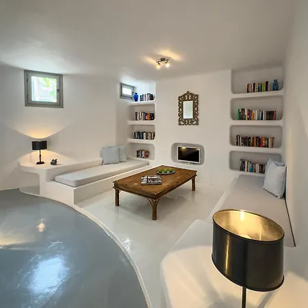 Lithia Villa *