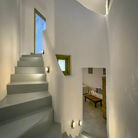 Lithia Villa Agali